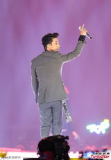 高清：EXO摘MAMA大奖 泫雅贤胜热吻Rain复出