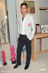 组图：钟嘉欣新剧演绎警花 叶翠翠否认韦家雄追求