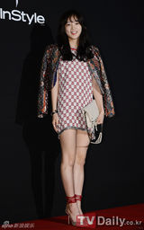 组图：韩彩英SJ强仁等出席活动 朴信惠黑裙红唇