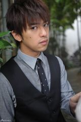 高清组图：陈柏霖东京街头拍写真秀型男本色