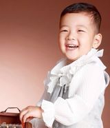 组图：石头可爱幼时照 纯爷们儿也可以这么萌