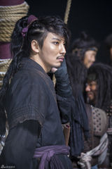 独家：《海盗》雪天开工 孙艺珍霸气雪莉遭绑