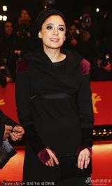 组图：女星玛瑞-莫德哈丹保守黑裙亮相红毯