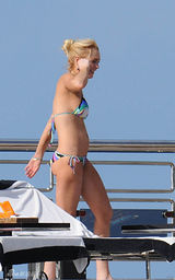 幻灯图集：林赛-罗韩海岛度假 五彩泳衣秀身材