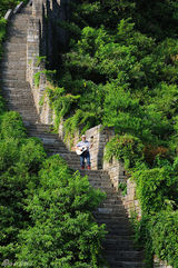 高清组图：马克力文红色中国行湘西凤凰奇梁洞