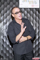 组图：尚格云顿到港筹划新片 或邀亚洲明星参与