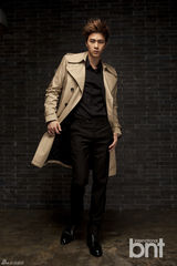 高清图：韩星金智勋拍写真 微露胸肌展致命诱惑