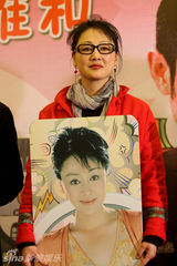 幻灯：《马文的战争》海报揭幕 成泰燊不适应谋男郎