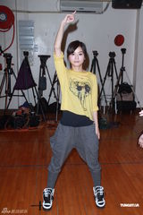 组图：Twins为演唱会彩排 表演嘉宾Boyz助阵