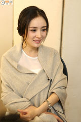 组图：杨幂大婚前捞金状态神勇 求婚不浪漫