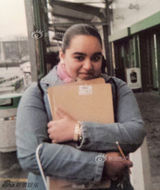 组图：英国23岁女子因怪病长络腮胡 自称很性感