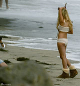 幻灯图：林赛-罗韩轻薄内衣出镜 秀发乱飞似原始人