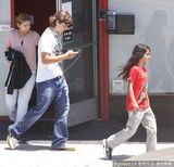 组图：杰克逊子女放学下课 女儿帕丽斯亭亭玉立