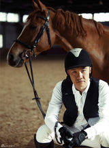 高清图：黄志忠携战马登封面 坦言磨练是心灵旅行