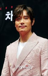 组图：李秉宪金秀贤等出席《雪国列车》首映