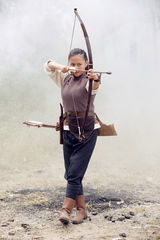 组图：吴奇隆杨婷婷《向着胜利前进》陷虐恋