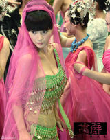 高清图：《画壁》曝柳岩“粉舞娘”造型 性感妖娆