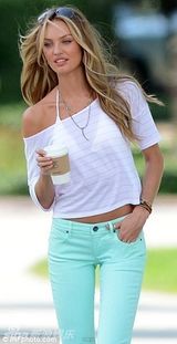 组图：超模斯内瓦普尔性感露肩 糖果色诱人