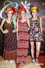 幻灯图：黄宗泽礼帽造型抢眼 与胡杏儿同场不合影 