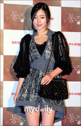 组图：权相佑(权相宇)新片首映爱妻助阵 张赫等众星捧场