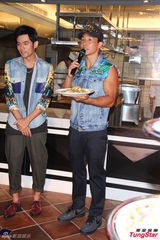 组图：周董不畏小S风波 为自家餐厅拍胸脯保证