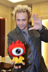 组图：哈拉利7月魔幻开SHOW 发布会“调戏”小浪人