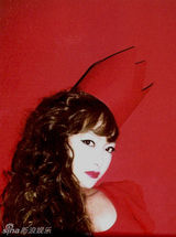 组图：f(x)宋茜甜美写真 出演维尼夫妇走红