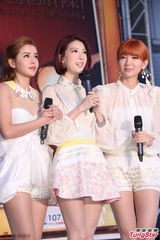 组图：Dream Girls露腿办签唱 明道帅气助阵