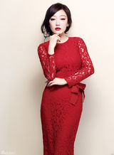 组图：薛佳凝曝新年写真 红唇御姐绽放兔妈映像