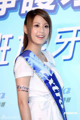 幻灯图：江语晨白连衣裙显清纯 称已鼓励周杰伦