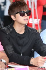 组图：蝴蝶姐姐自曝单身 与罗志祥情同兄妹