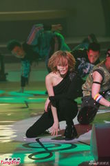 组图：容祖儿林峰领衔金曲榜 G.E.M上演黑丝诱惑