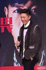 组图：韦礼安新专辑遇瓶颈 生日得内衣蛋糕醒脑