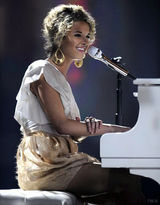 幻灯图：第九季《美国偶像》女生10进8 渐入佳境