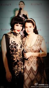 组图：钟丽缇为女儿庆生 晒合影似姐妹