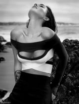 高清组图：梅根-福克斯最新性感黑白写真