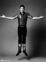 组图：刘威重返大荧幕黑白质感显硬汉本色