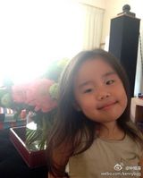 组图：儿童节盘点微博群星孩子萌照 温馨寄语