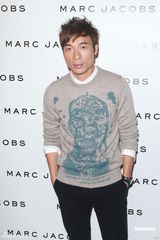 组图：众星出席时装展 陈慧琳小腹平坦不似怀孕