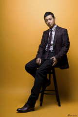 组图：邢佳栋绅士风写真尽显男人本色