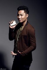 组图：谭耀文时尚大片引领潮流