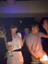 组图：传奶茶妹和京东掌门相恋 哥大生活照曝光