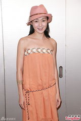 组图：万绮雯黄宗泽聚餐 宣传剧集《好心作怪》