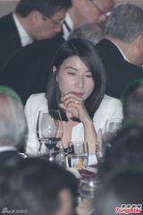 组图：郭晶晶独自出席活动 宽松黑裙孕味甚浓