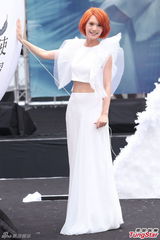 组图：杨丞琳签唱会砸百万 化身天使登场