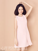 组图：董洁知性造型登杂志封面 被封治愈系艺人