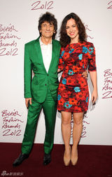 策划：摇滚老炮爱嫩草 大龄文艺男就是这么自信