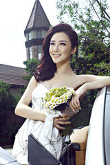 高清图：“荧幕情侣”何润东李依晓拍摄浪漫情侣大片