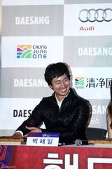 高清组图：金荷娜文彩元等韩星青龙奖按手印