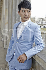 组图：郭晓冬三色西服写真诠释质感硬汉